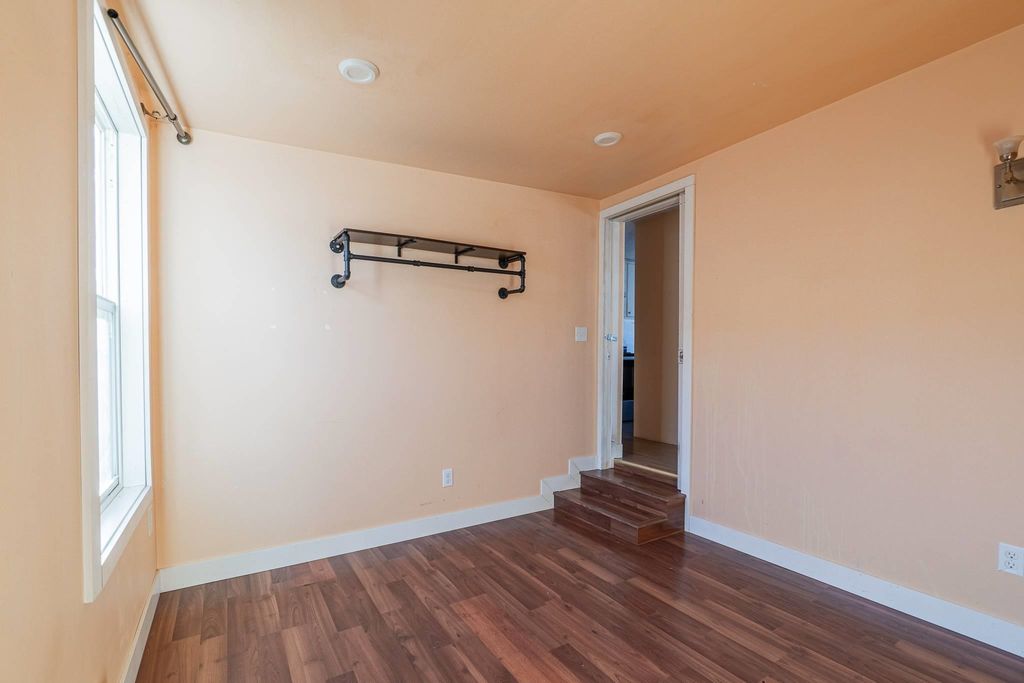 listing image 1100690381570323876