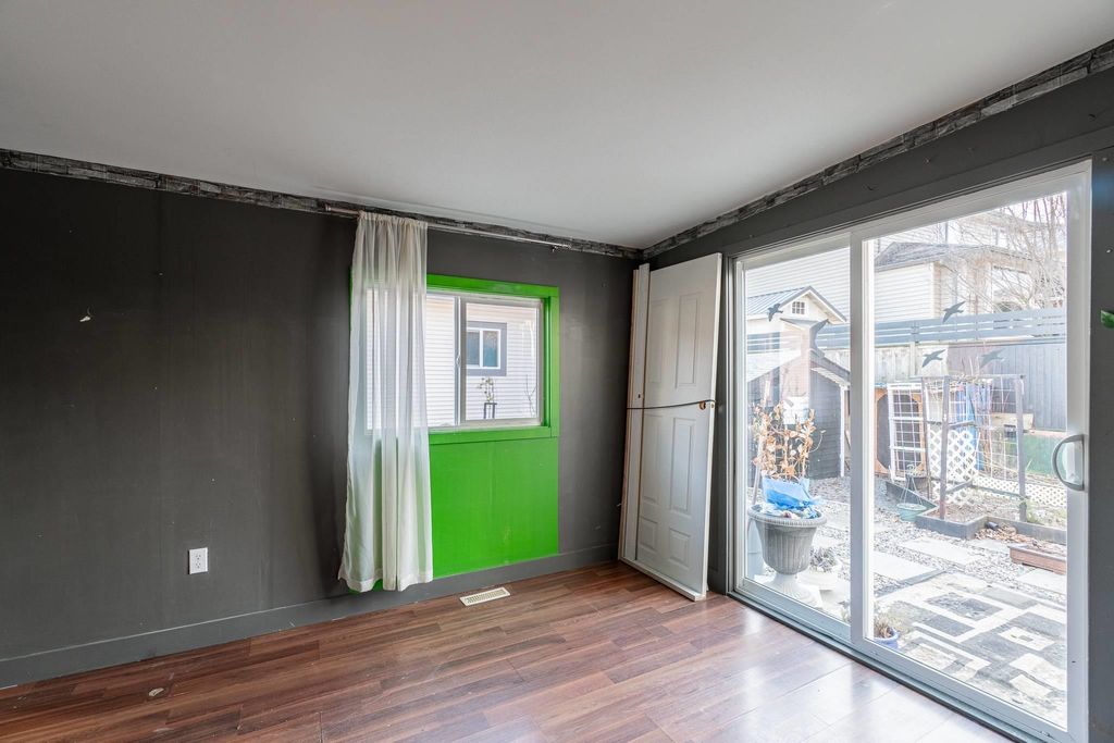 listing image 1101106810131720082