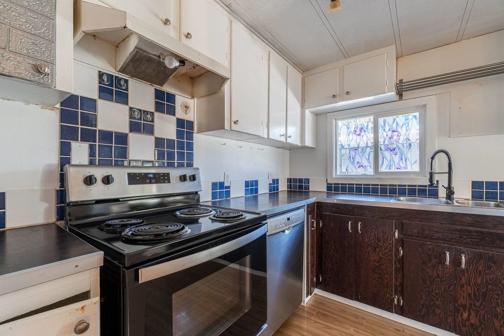 listing image 1106247559776836601