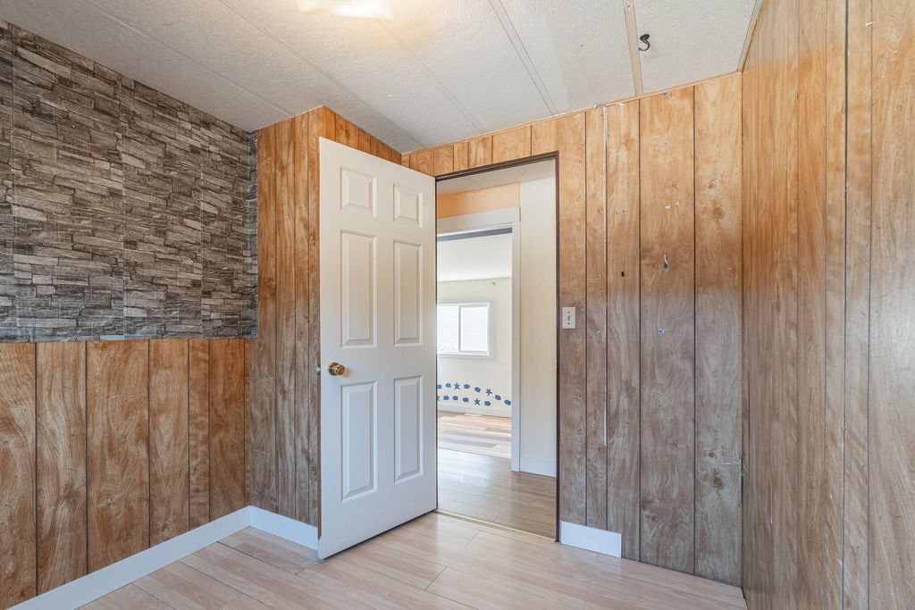 listing image 1102632507068667100