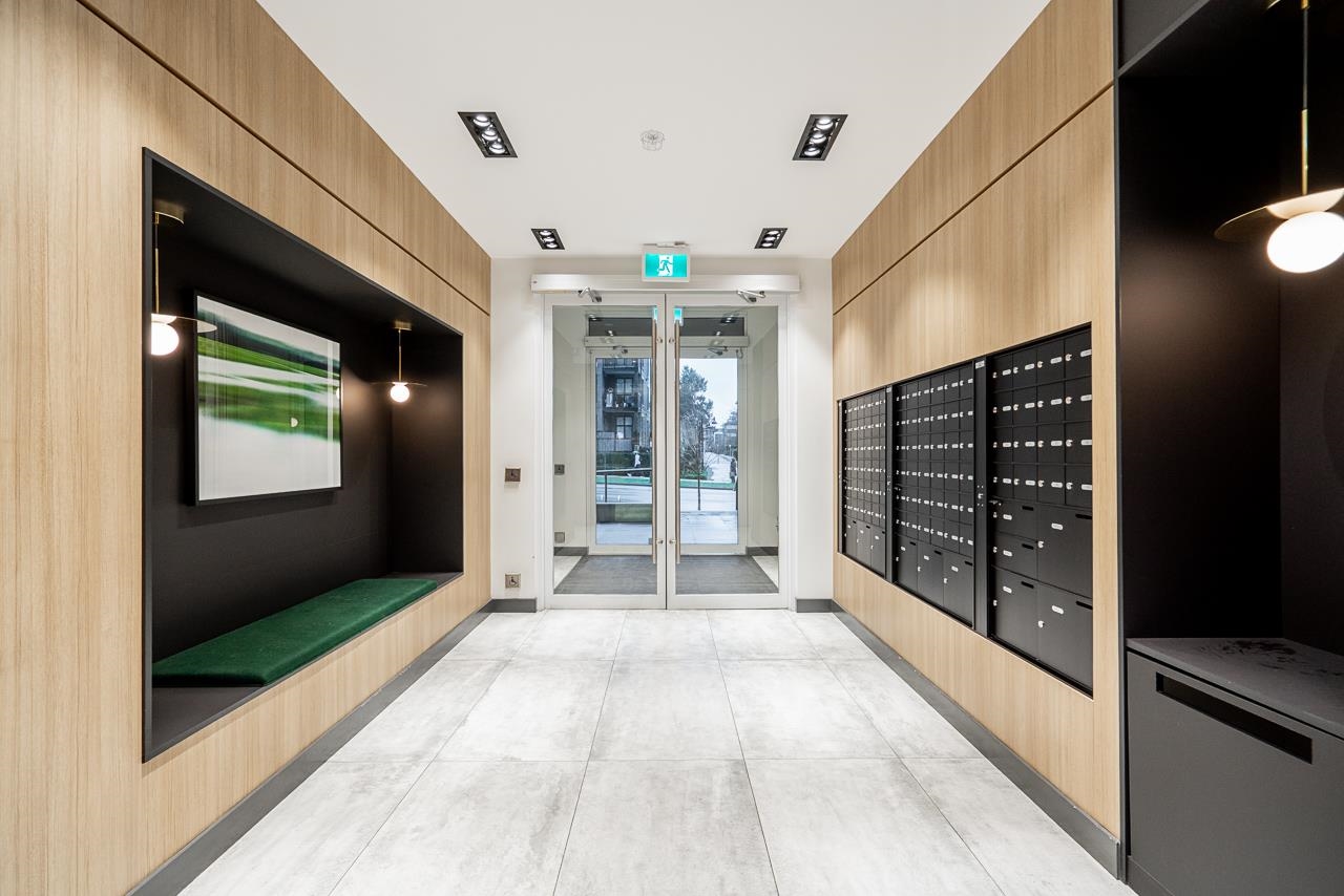 645 Como Lake Avenue 308