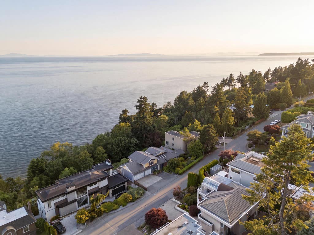 Photo of 13102 13 Avenue, Surrey, BC V4A 1B8 (MLS # R3146934)