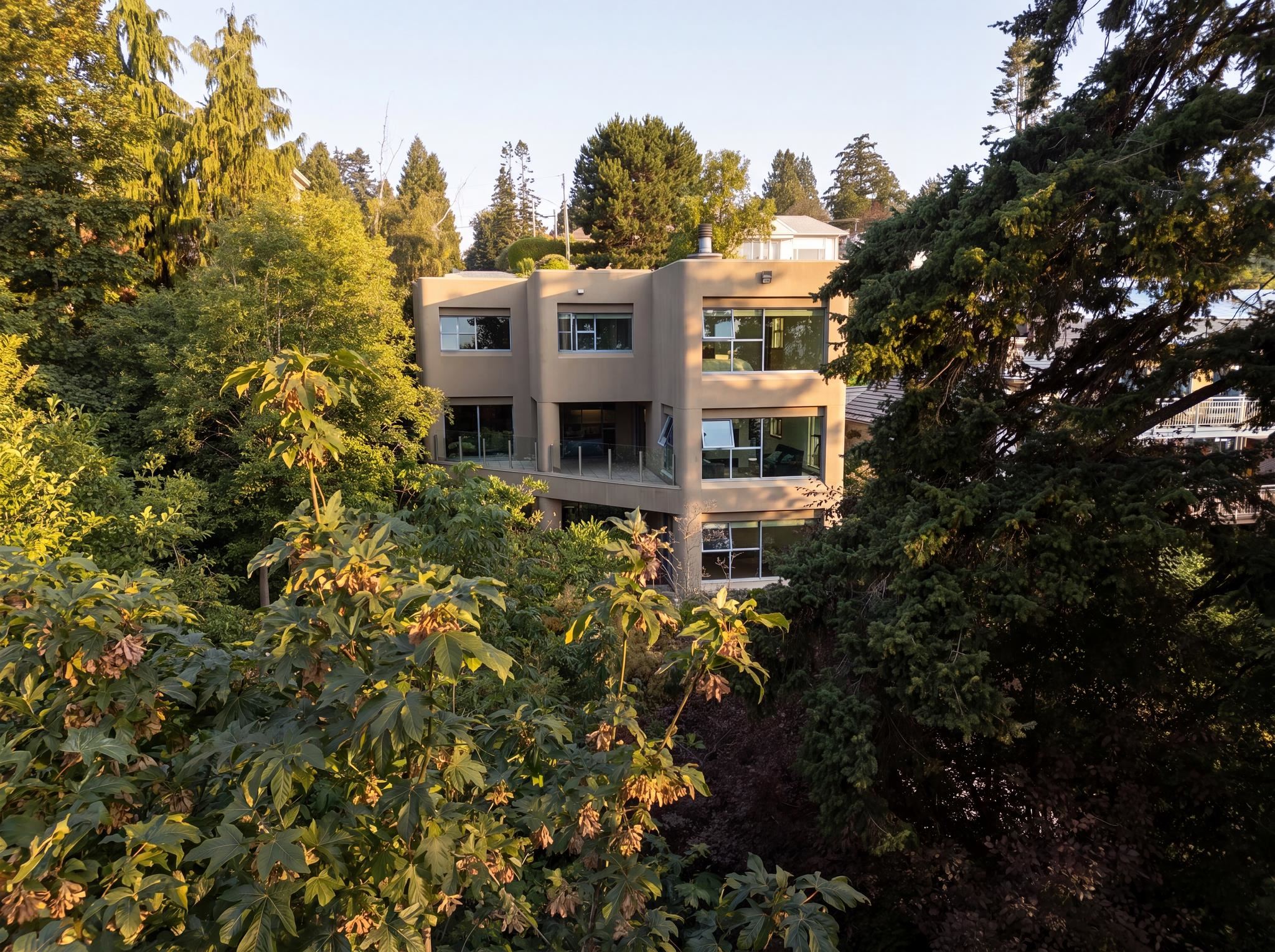 13102 13 Avenue
