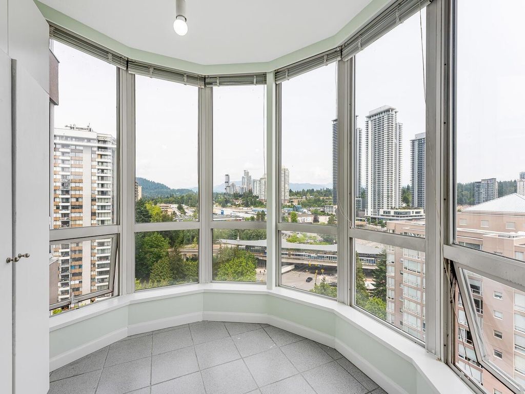 listing image 1106632870801367425