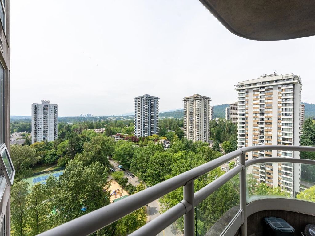 listing image 1105211333628762946