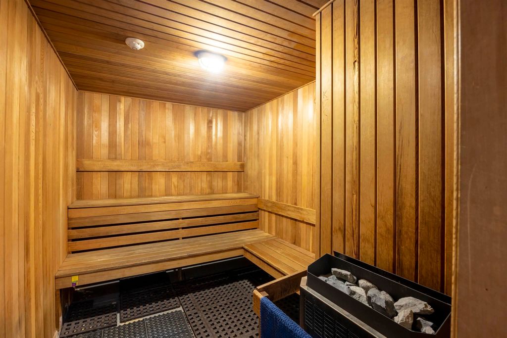 listing image 1102052159409418103