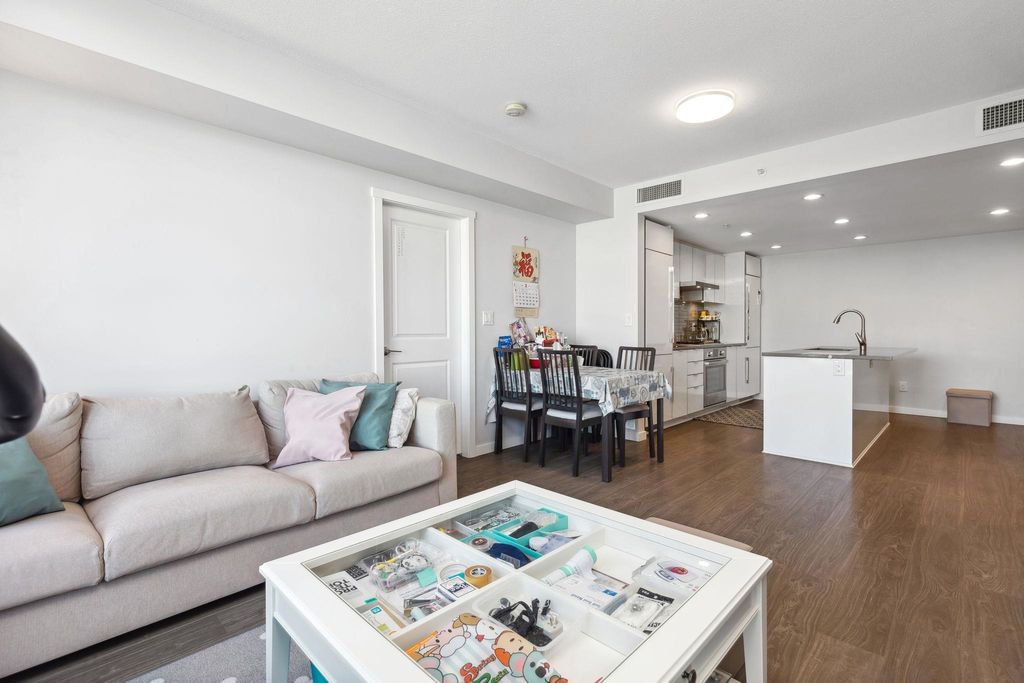 listing image 1109149059355479776