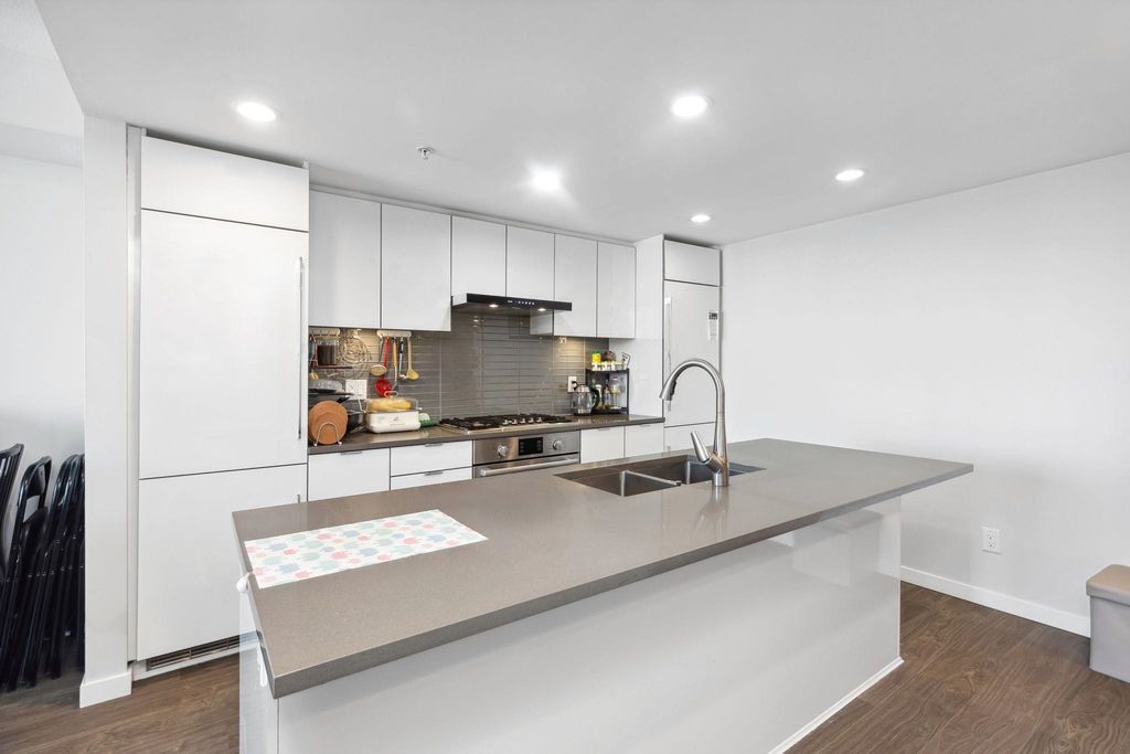 listing image 1103016842360976156