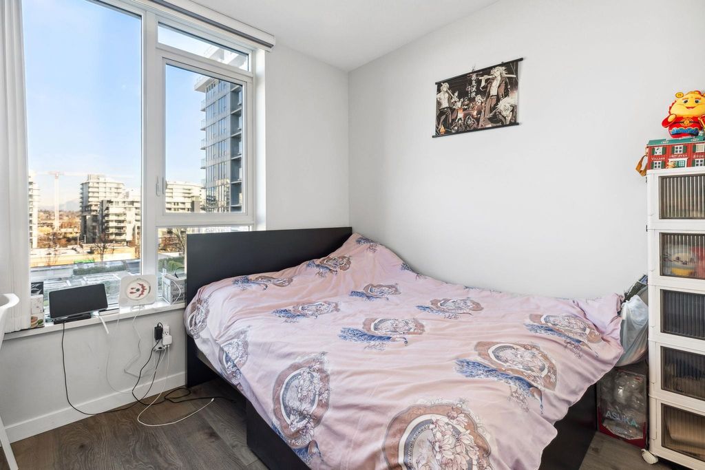 listing image 1105928163123247043