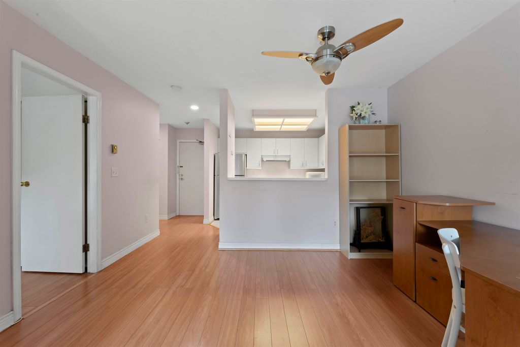 listing image 1102529913384914141