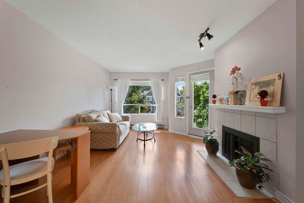listing image 1102348430359486586