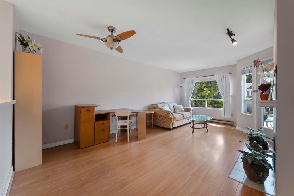 listing image 1106446204888351261