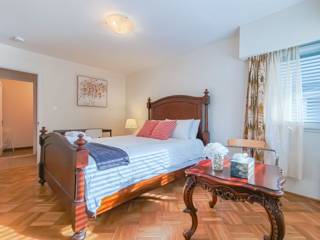 listing image 1102573622286940407