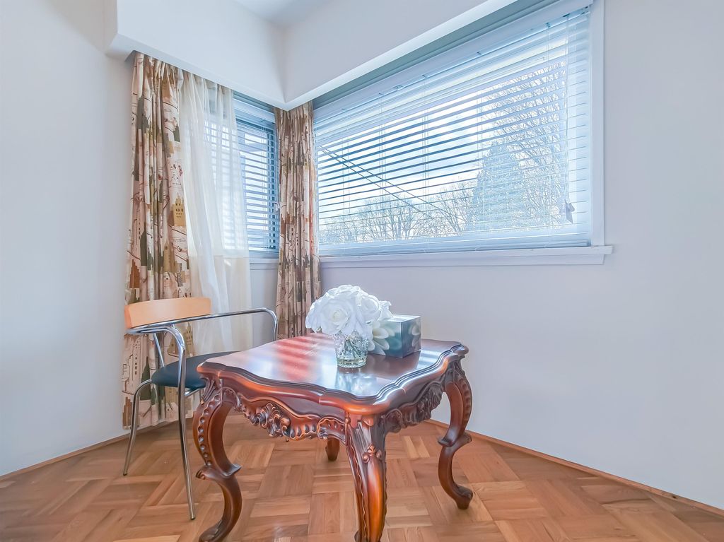 listing image 1109854583393375571