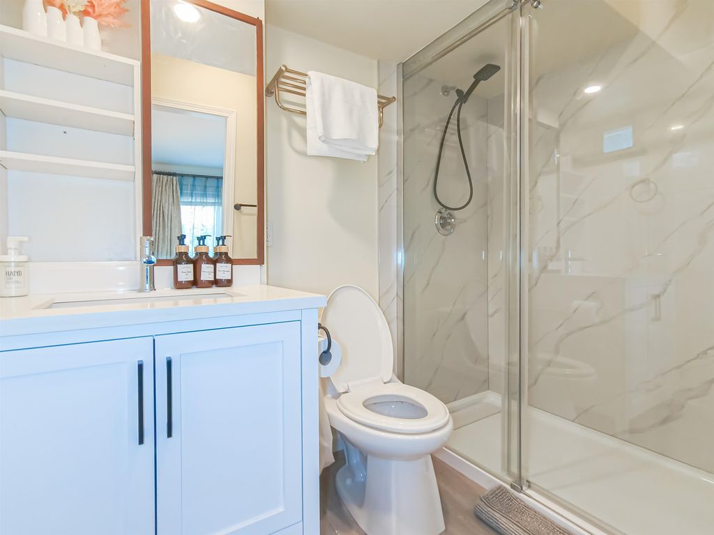 listing image 1101818360088931592