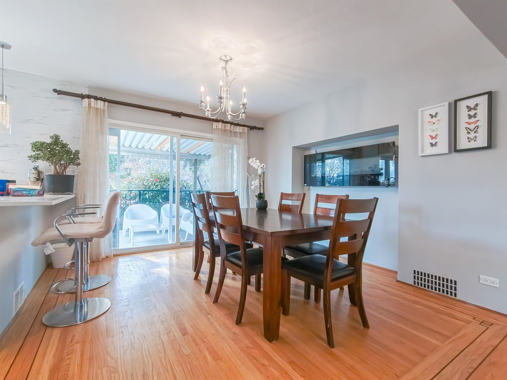 listing image 1109818317273544385