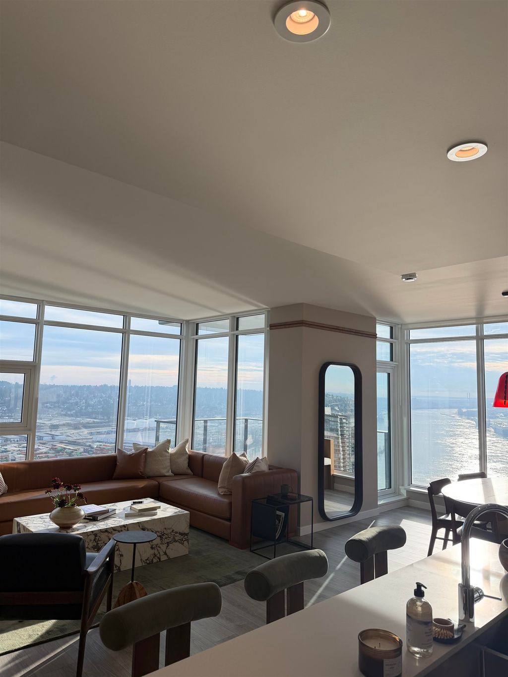 listing image 1104763272401661160