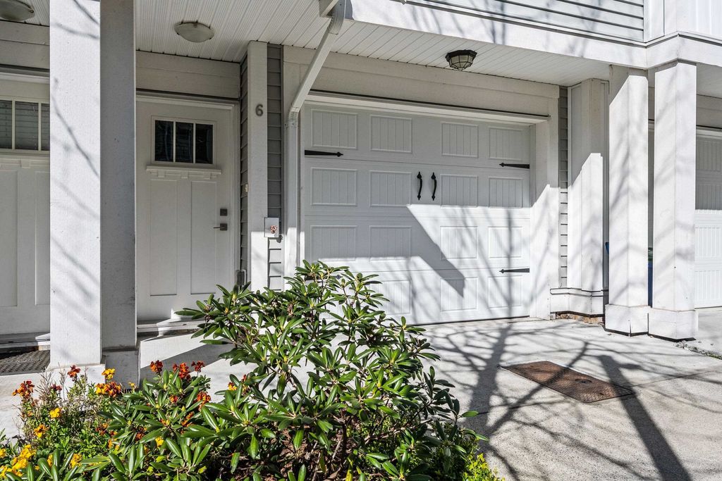 Photo of 32043 Mt Waddington Avenue #6, Abbotsford, BC V2T 0H1 (MLS # R3109803)