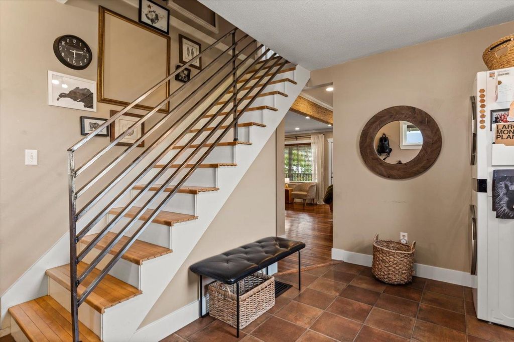 Photo of 38611 Old Yale Road, Abbotsford, BC V3G 1X5 (MLS # R3112575)