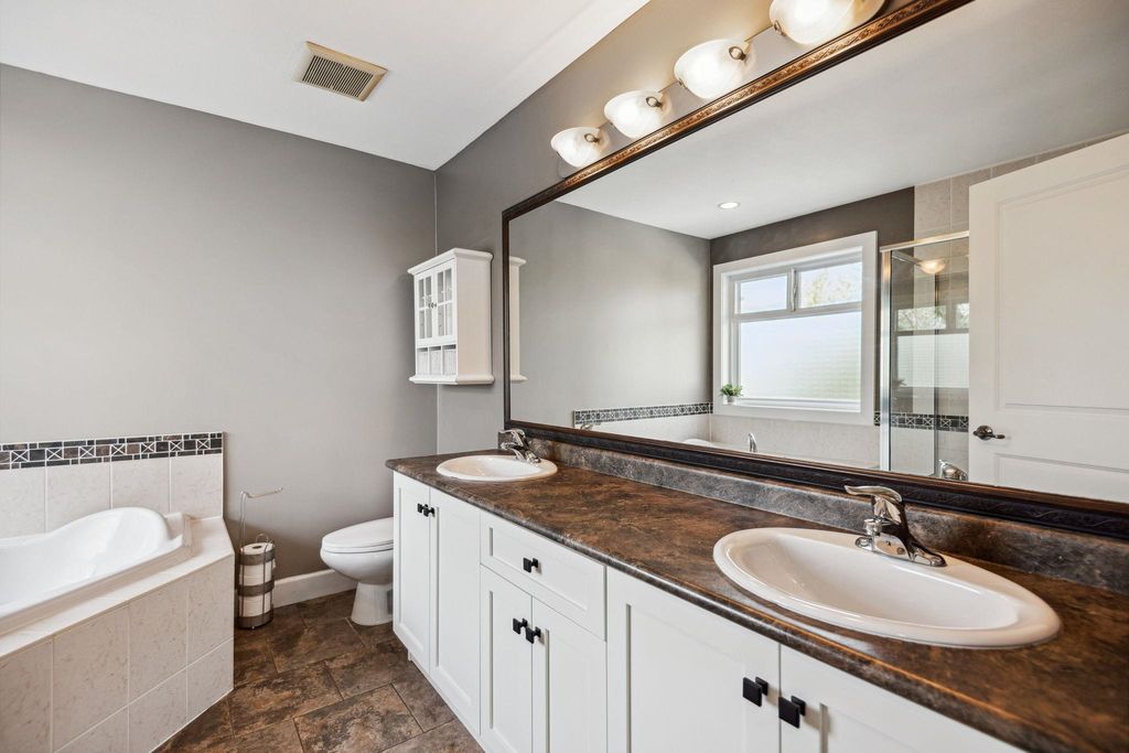 listing image 1103297501618541626