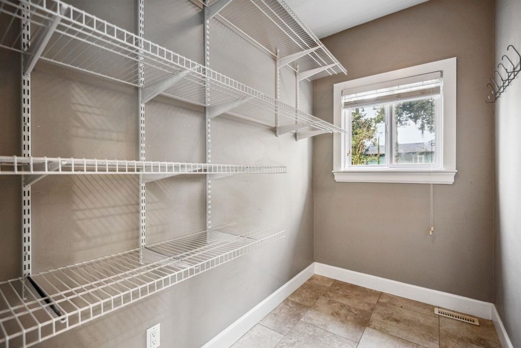 listing image 1109661091456132041