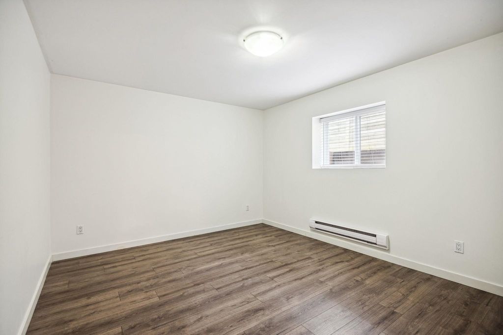 listing image 1109625476515576975