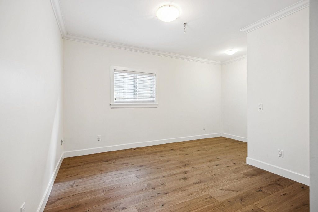 listing image 1102604261212437213
