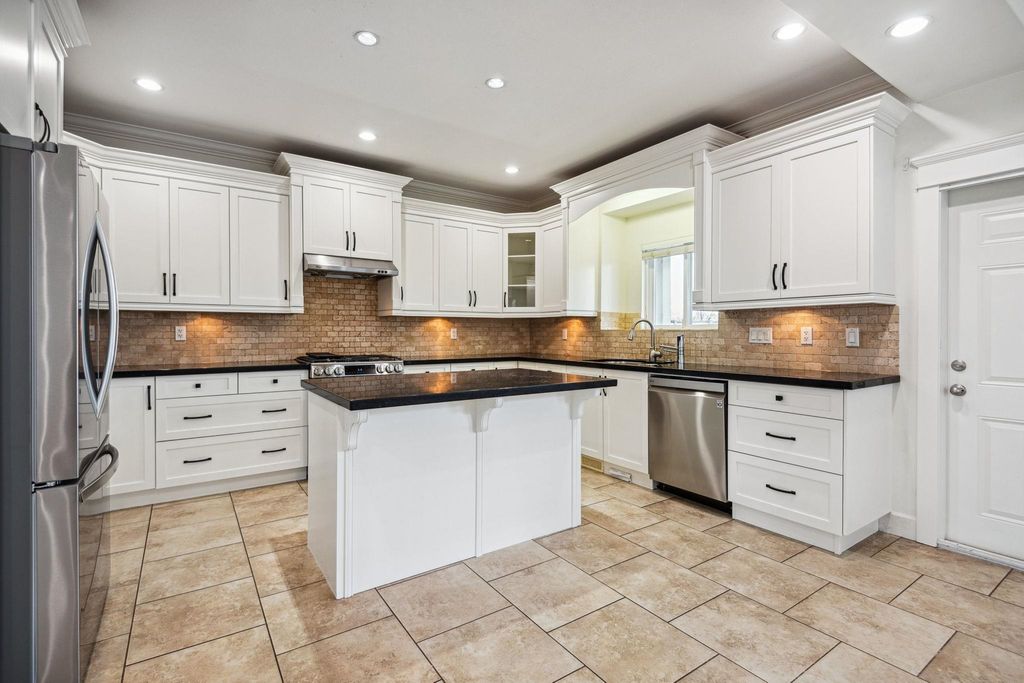 listing image 1100437122913621885
