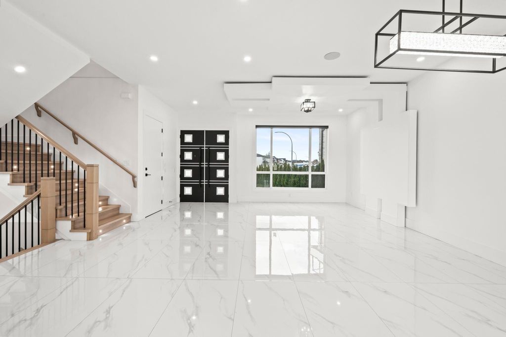 Photo of 2540 Terminal Court, Abbotsford, BC V4X 1L9 (MLS # R3111183)