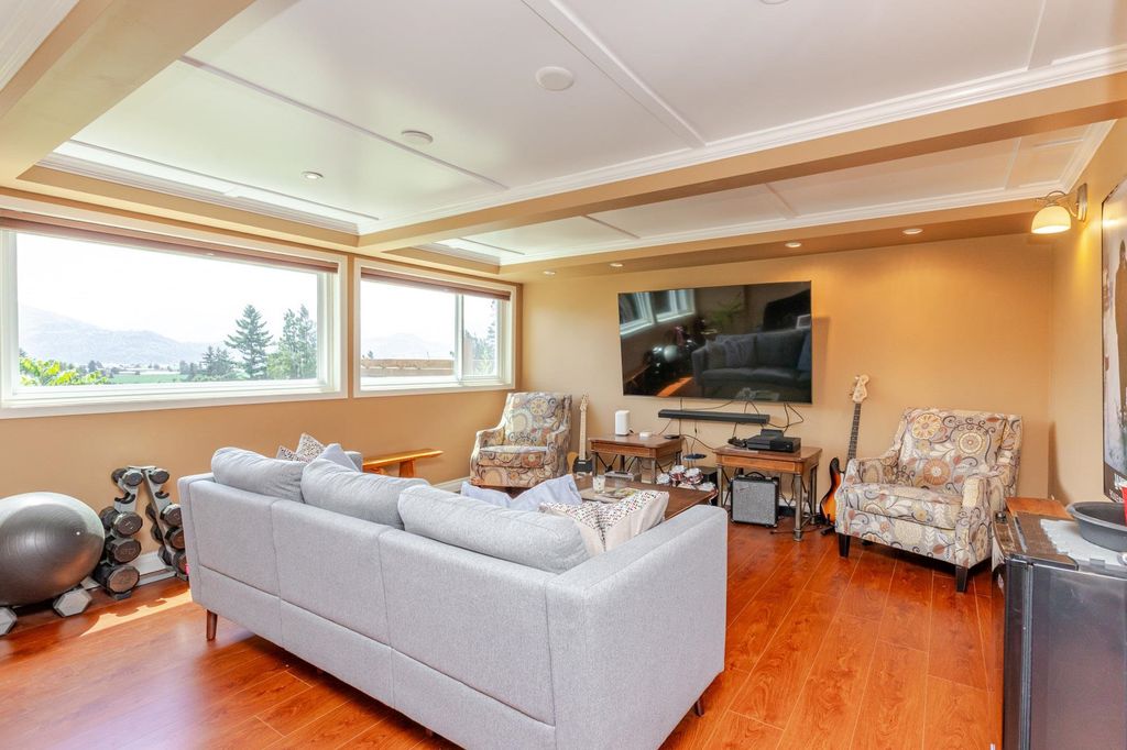 listing image 1101977285077999952