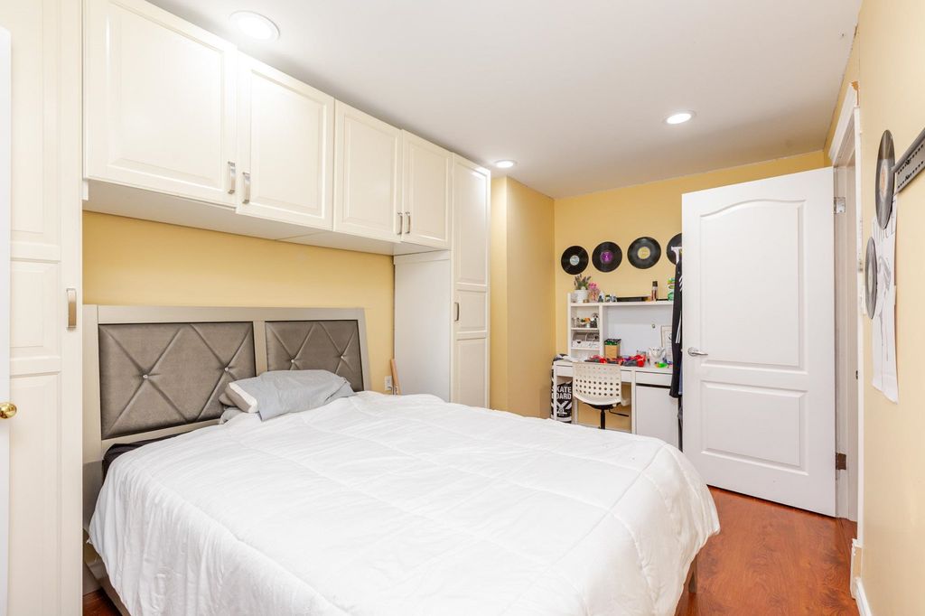 listing image 1102936517352219856