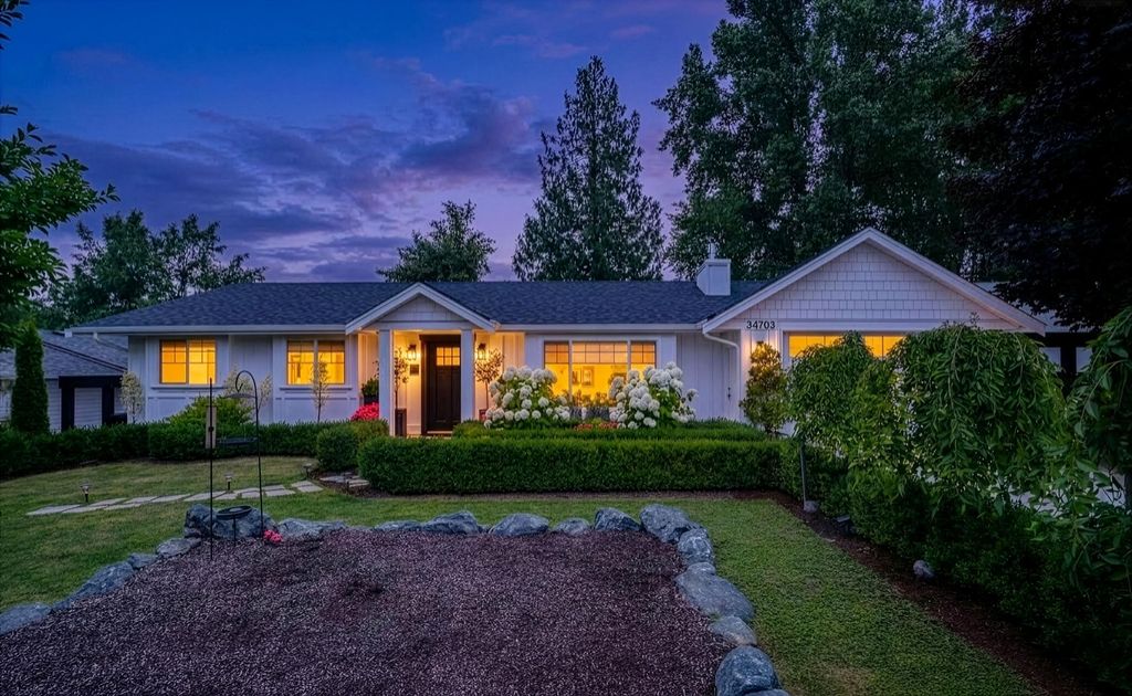 Photo of 34703 Blatchford Way, Abbotsford, BC V2S 6M6 (MLS # R3143166)