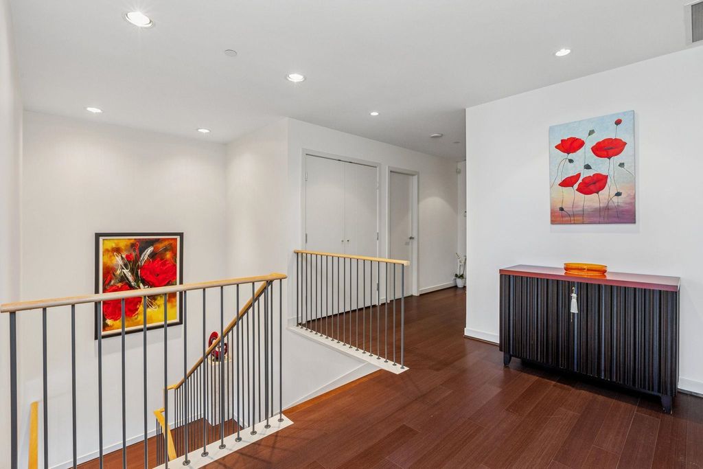 listing image 1105333293424485448