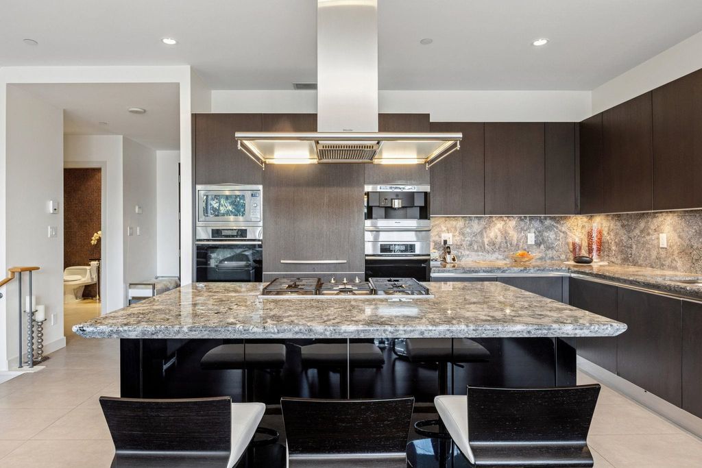listing image 1109496477551346880