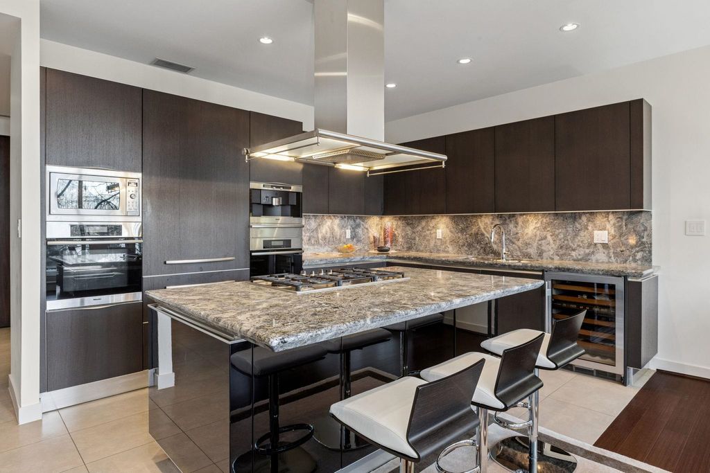 listing image 1104644558294338823
