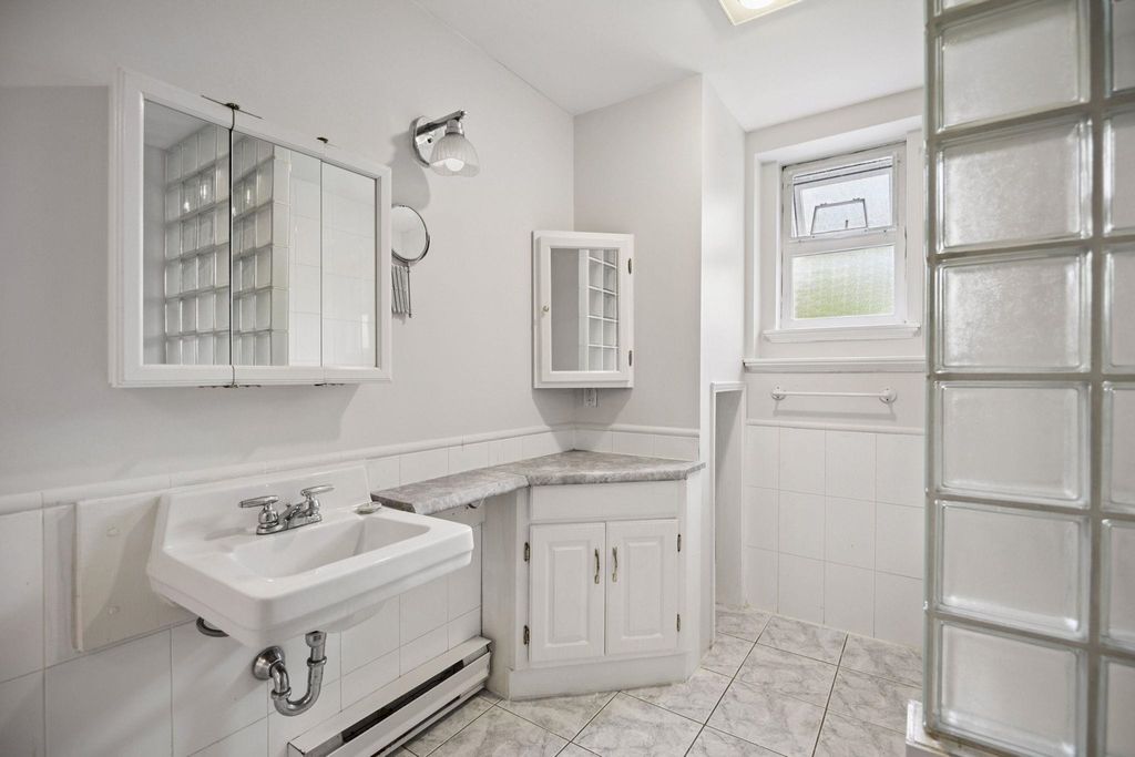 listing image 1109739443192764985