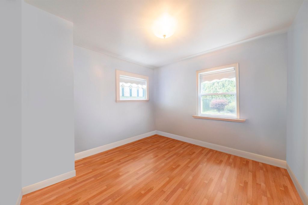 listing image 1102034471684070015