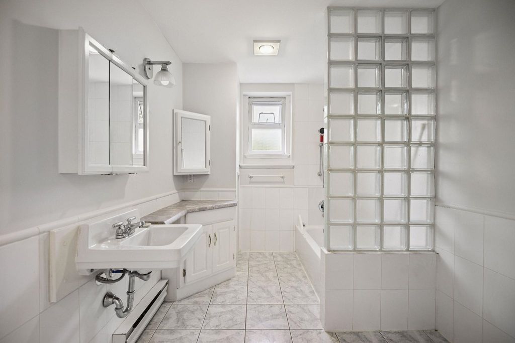 listing image 1105391825058476862