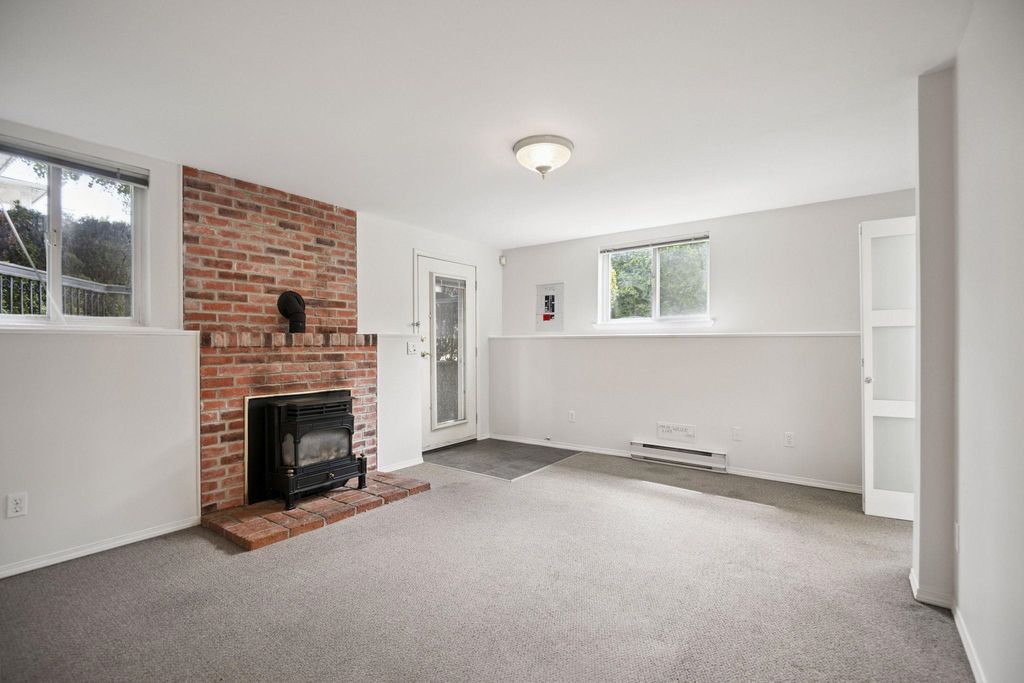 listing image 1103997441996572163