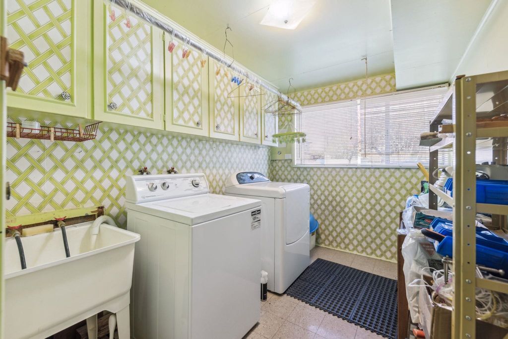 listing image 1105436874173528521