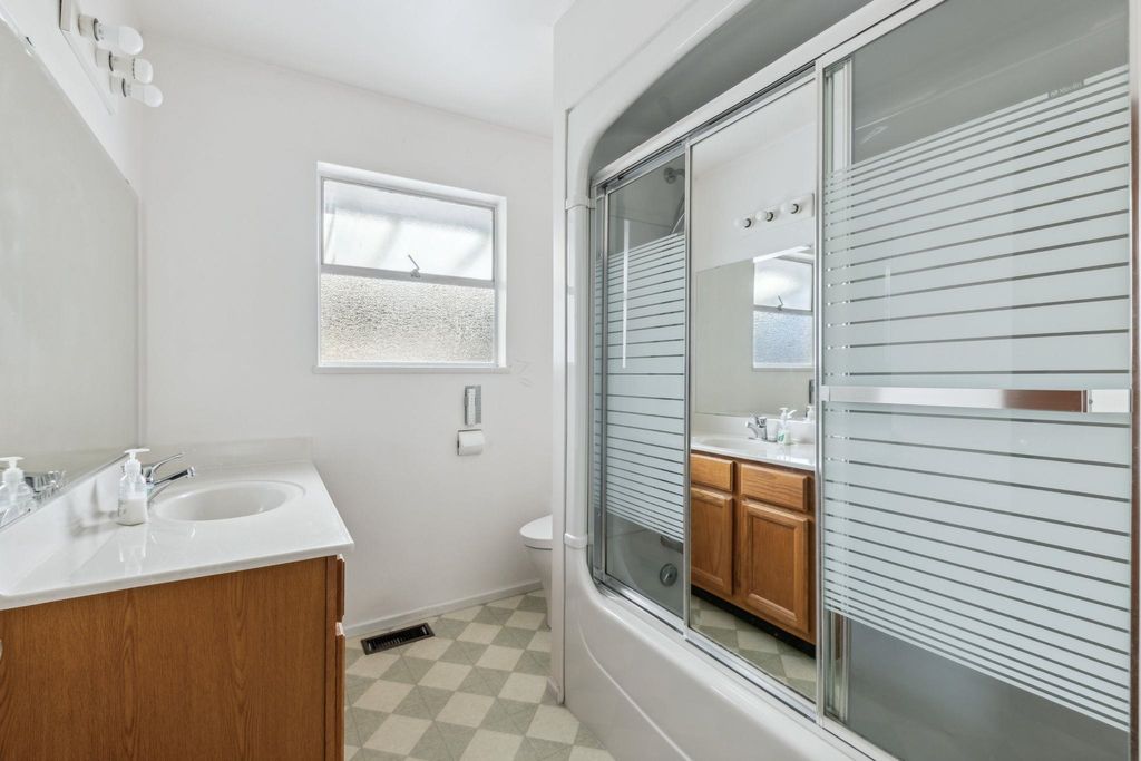 listing image 1105996030376291935