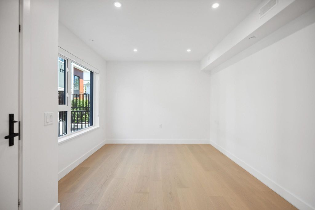 listing image 1100809573235420646