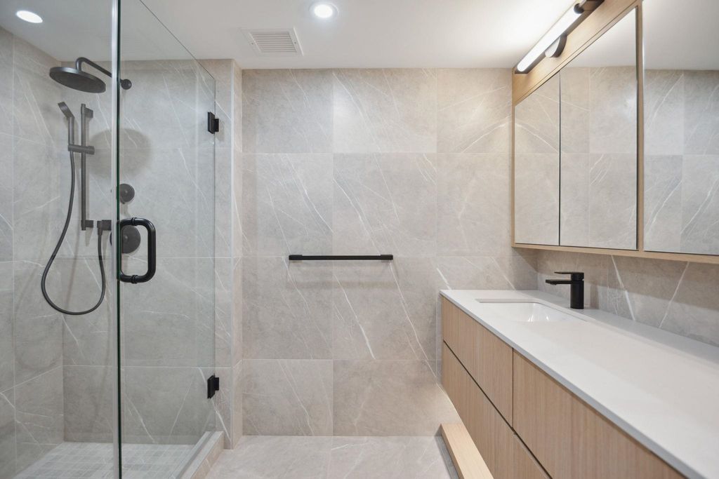 listing image 1100352469470939540