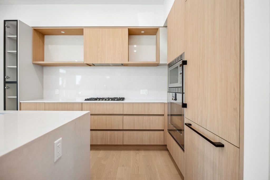 listing image 1102162456290991728