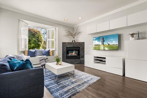 346 W 14th Street North Vancouver BC V7M 1P6