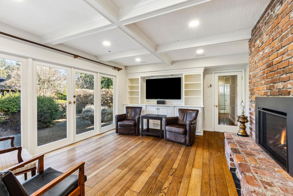 listing image 1102479318439146623