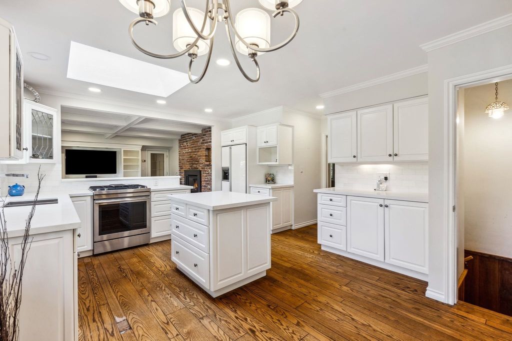 listing image 1104100906675963446