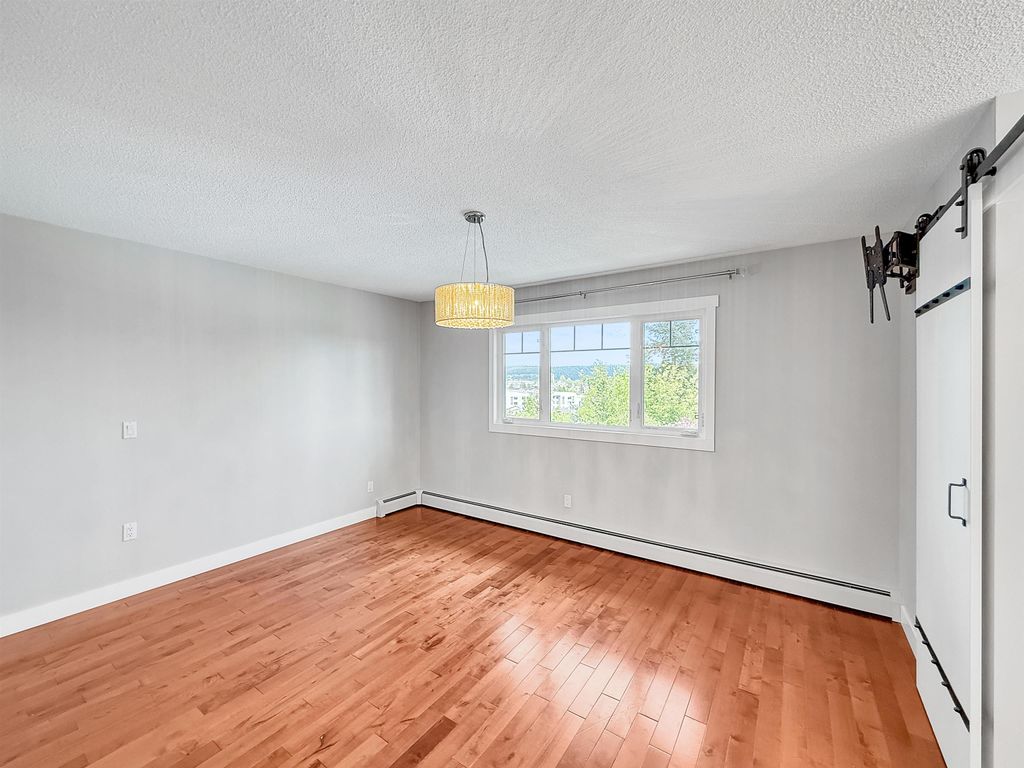 listing image 1101739661946624068