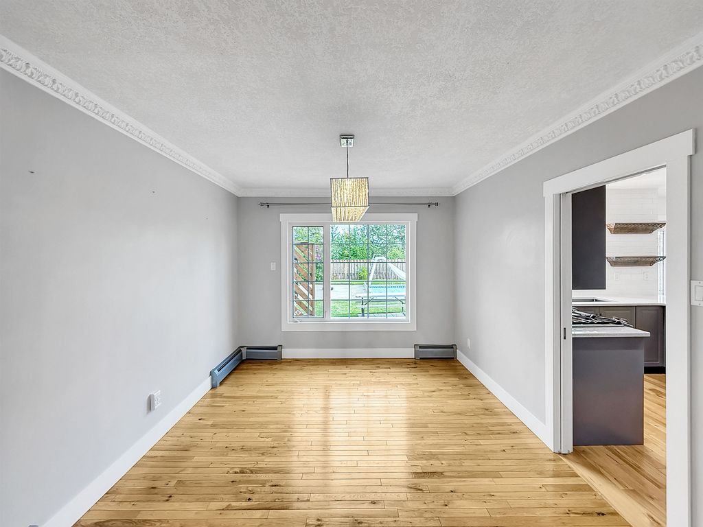 listing image 1106962479799565826