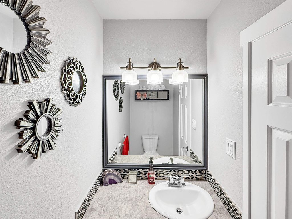 listing image 1102752287619264522